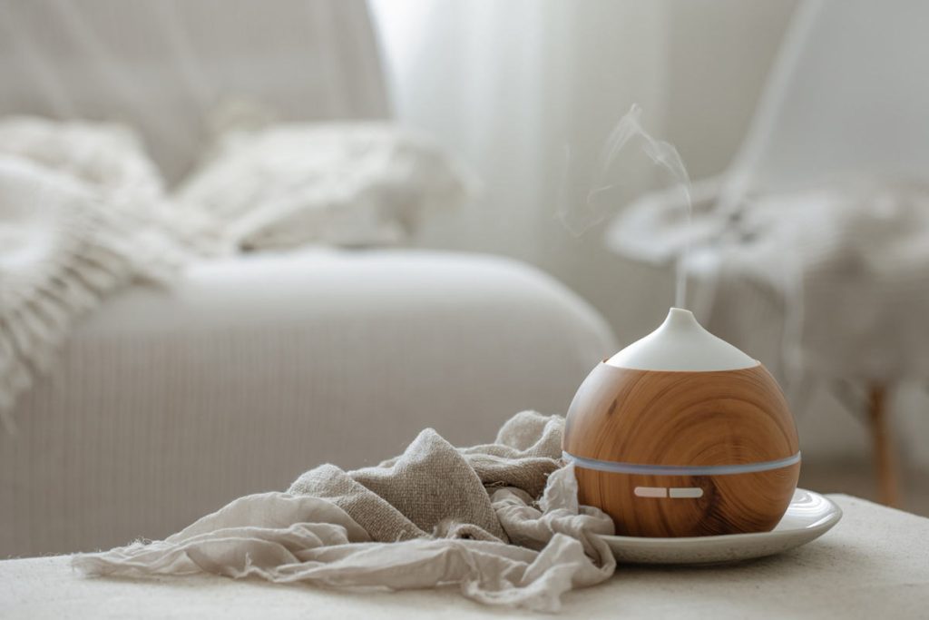 Diffusion d'huiles essentielles dans l'air ambiant